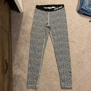 Size large Nike pro leggings
